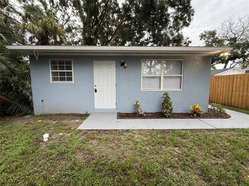 427 40th Avenue S St Petersburg FL 33705