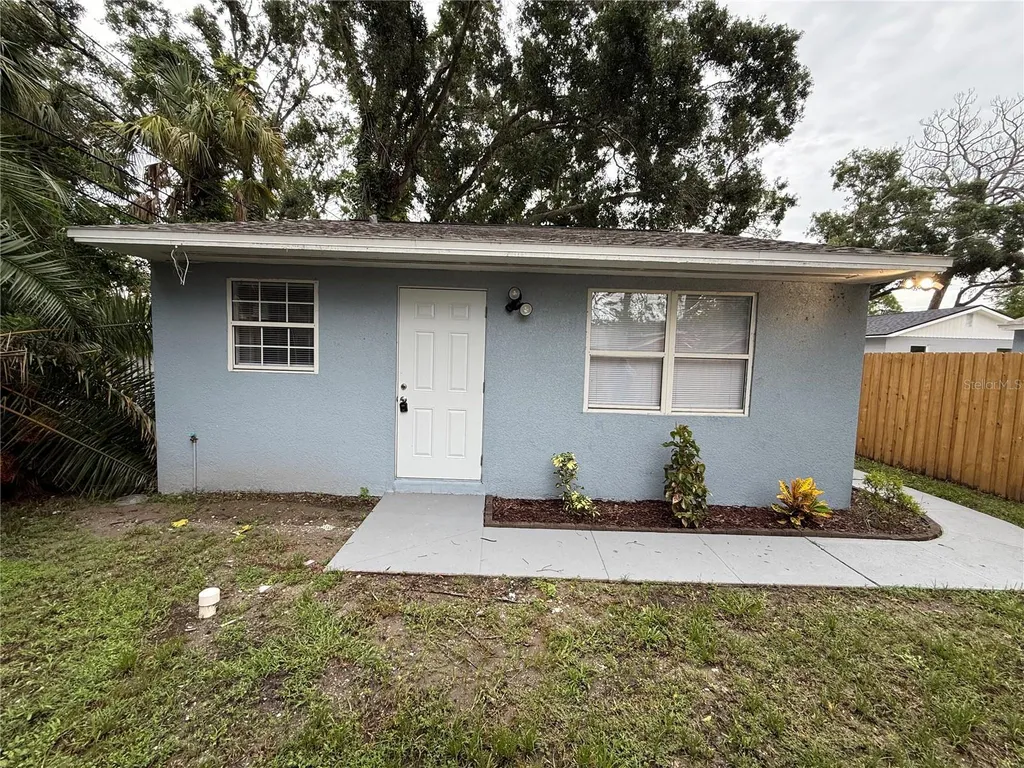 427 40th Avenue S St Petersburg FL 33705