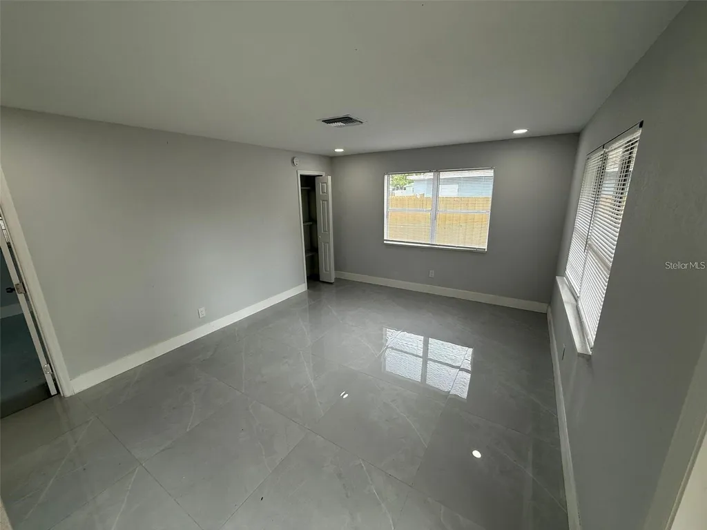 427 40th Avenue S St Petersburg FL 33705