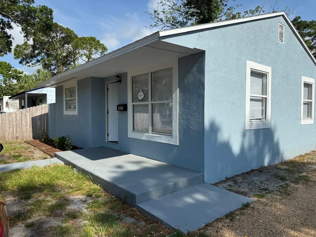 427 40th Avenue S St Petersburg FL 33705