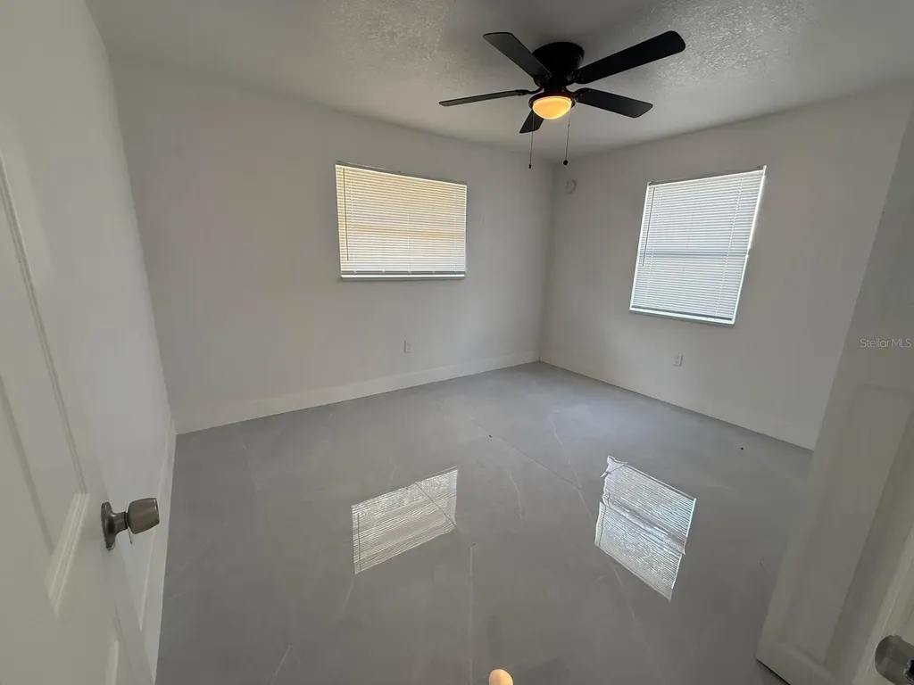 427 40th Avenue S St Petersburg FL 33705
