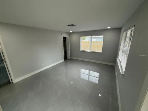 427 40th Avenue S St Petersburg FL 33705