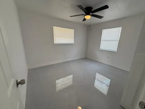 427 40th Avenue S St Petersburg FL 33705