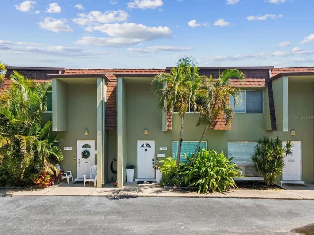 1308 70th Street N St Petersburg FL 33710