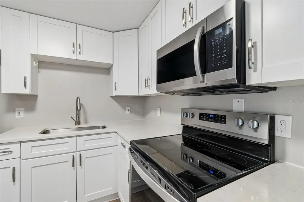 1124 Jadewood Avenue Clearwater FL 33759