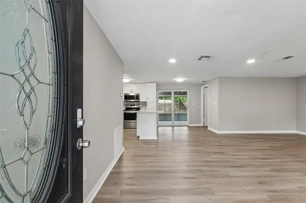 1124 Jadewood Avenue Clearwater FL 33759