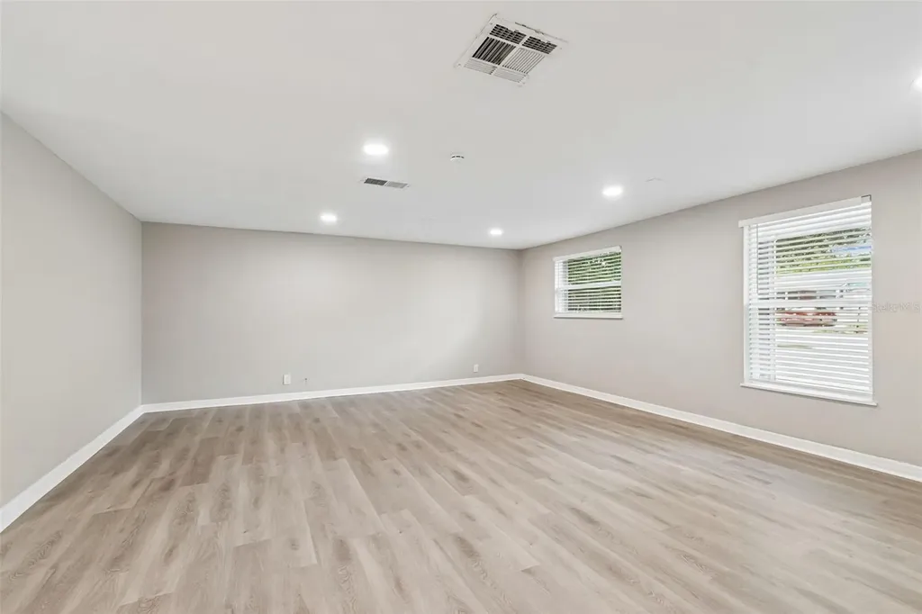 1124 Jadewood Avenue Clearwater FL 33759