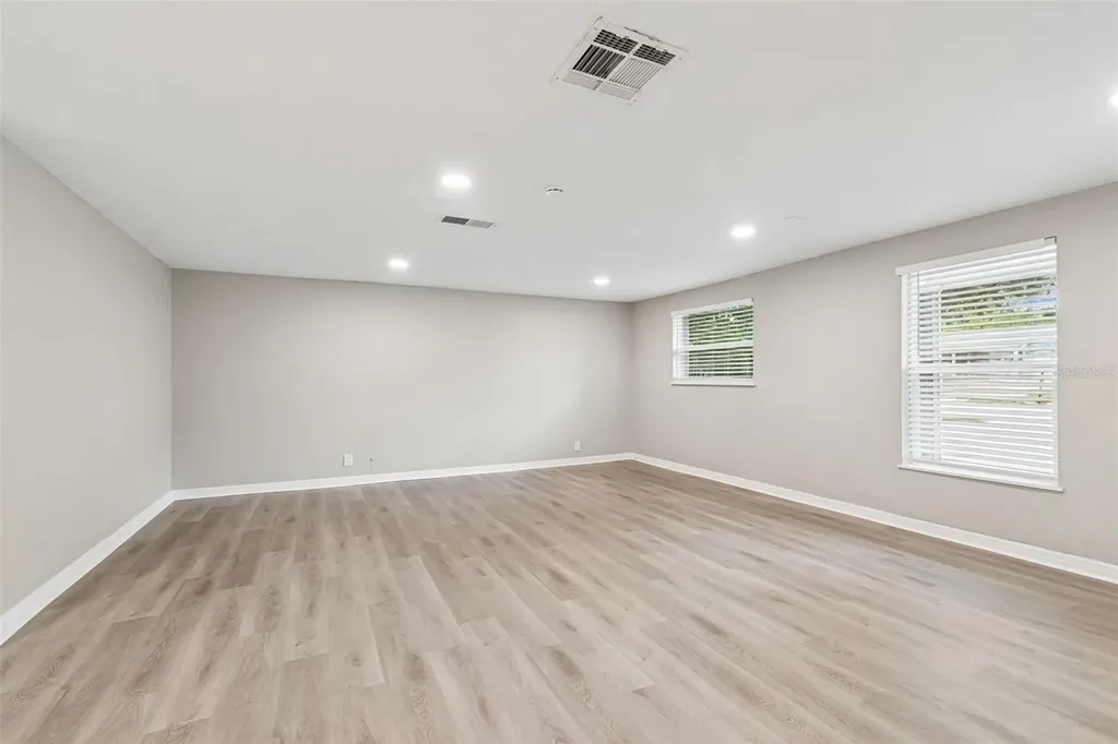 1124 Jadewood Avenue Clearwater FL 33759