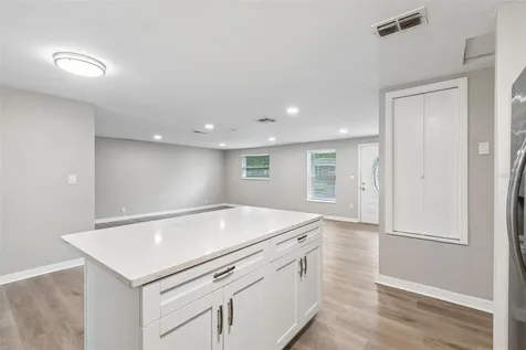 1124 Jadewood Avenue Clearwater FL 33759