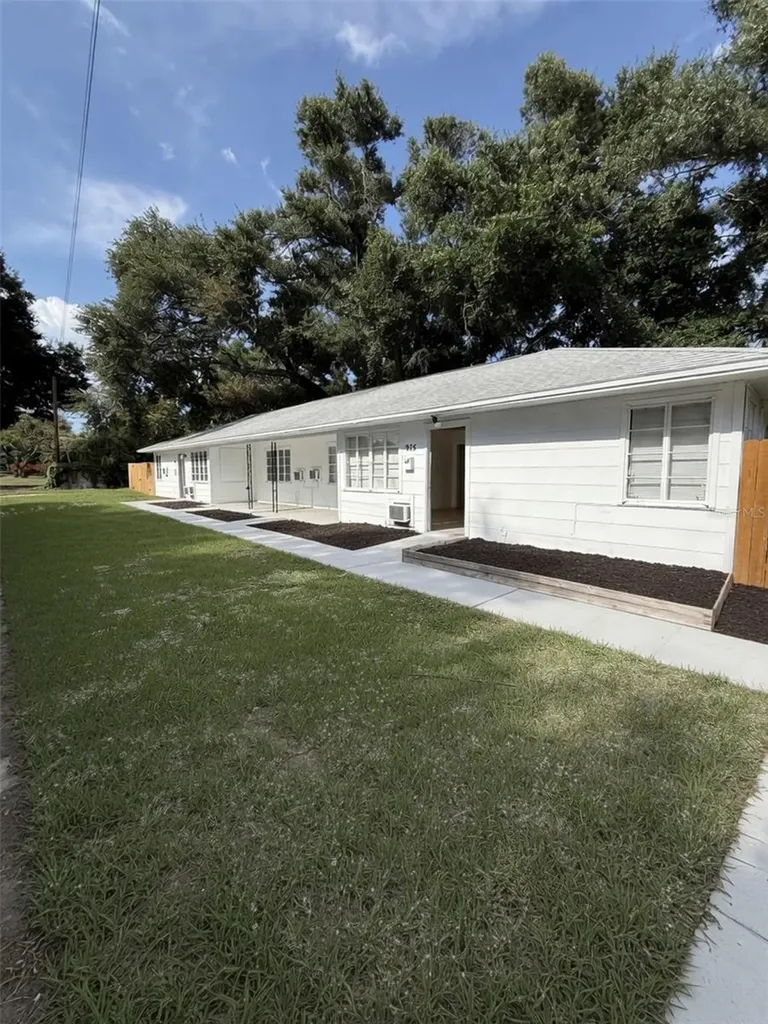 935 17th Avenue S St Petersburg FL 33705