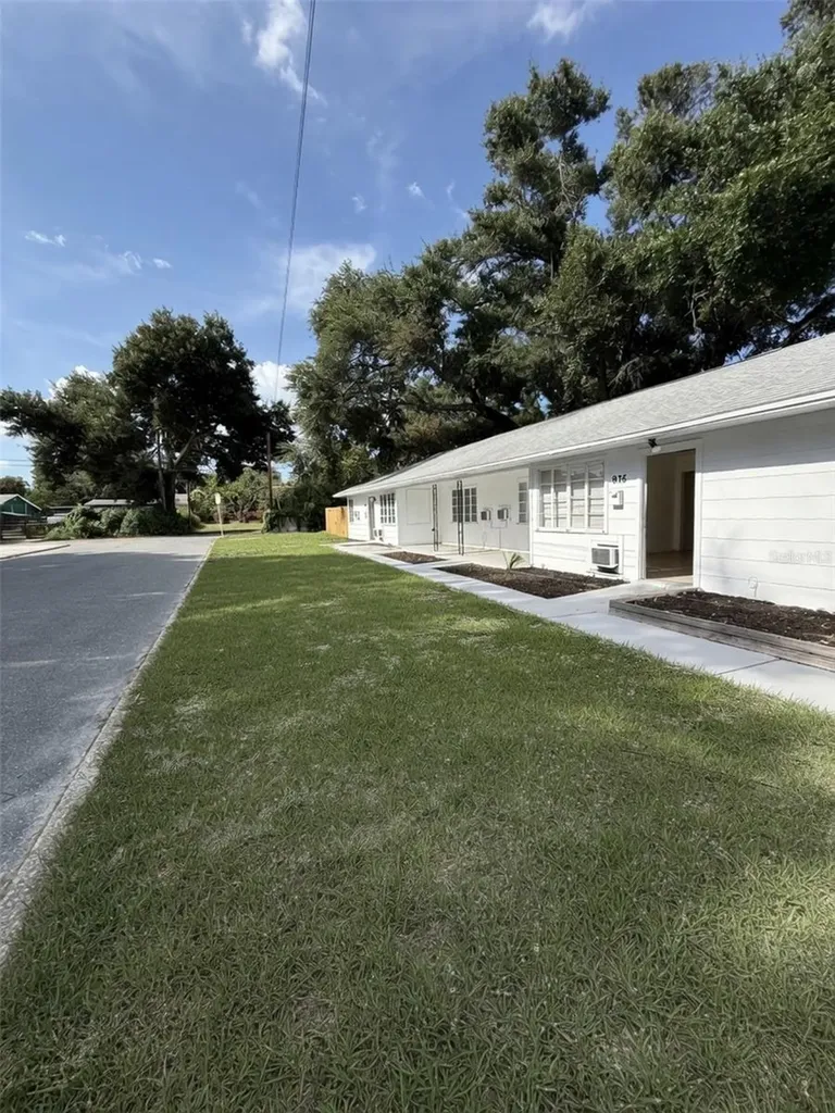 935 17th Avenue S St Petersburg FL 33705