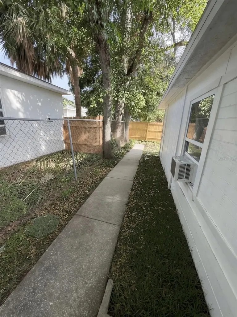935 17th Avenue S St Petersburg FL 33705