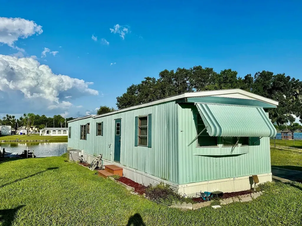 16 W Palm Circle Lake Placid FL 33852