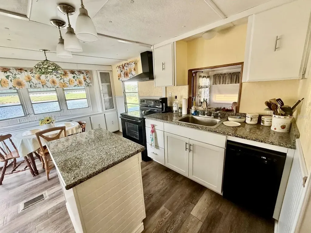 16 W Palm Circle Lake Placid FL 33852