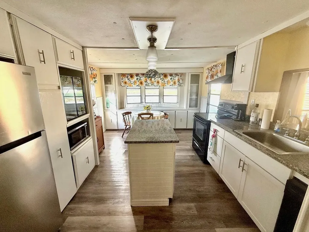 16 W Palm Circle Lake Placid FL 33852