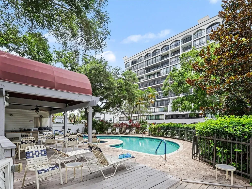 3211 W Swann Avenue Tampa FL 33609