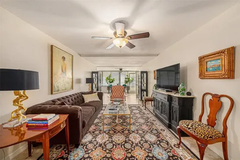 3211 W Swann Avenue Tampa FL 33609