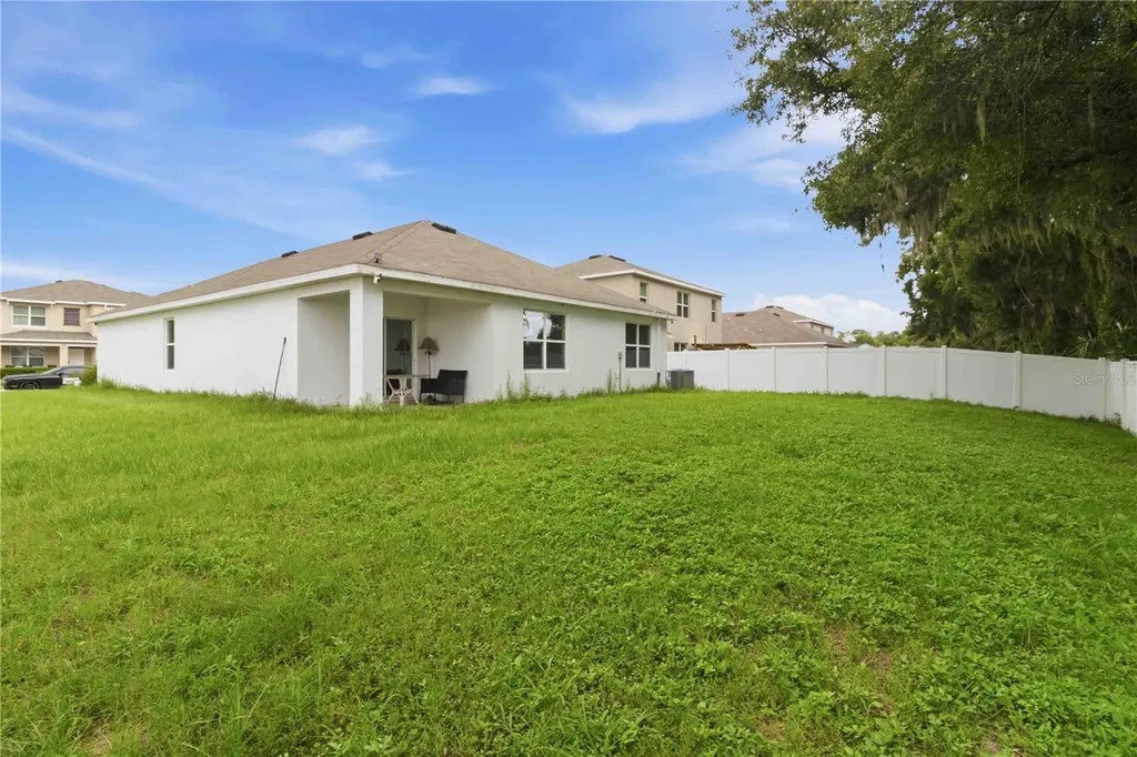 1702 Johnson Pointe Drive Plant City FL 33566