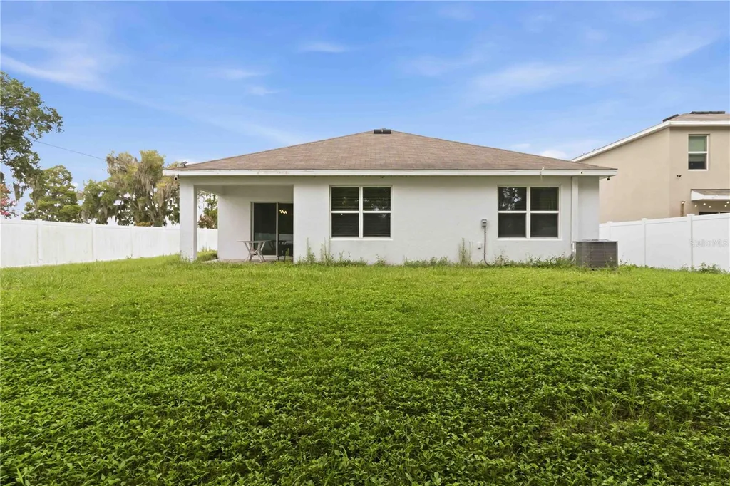 1702 Johnson Pointe Drive Plant City FL 33566