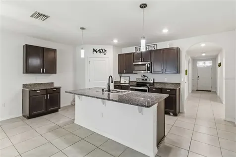 1702 Johnson Pointe Drive Plant City FL 33566