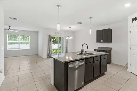 1702 Johnson Pointe Drive Plant City FL 33566