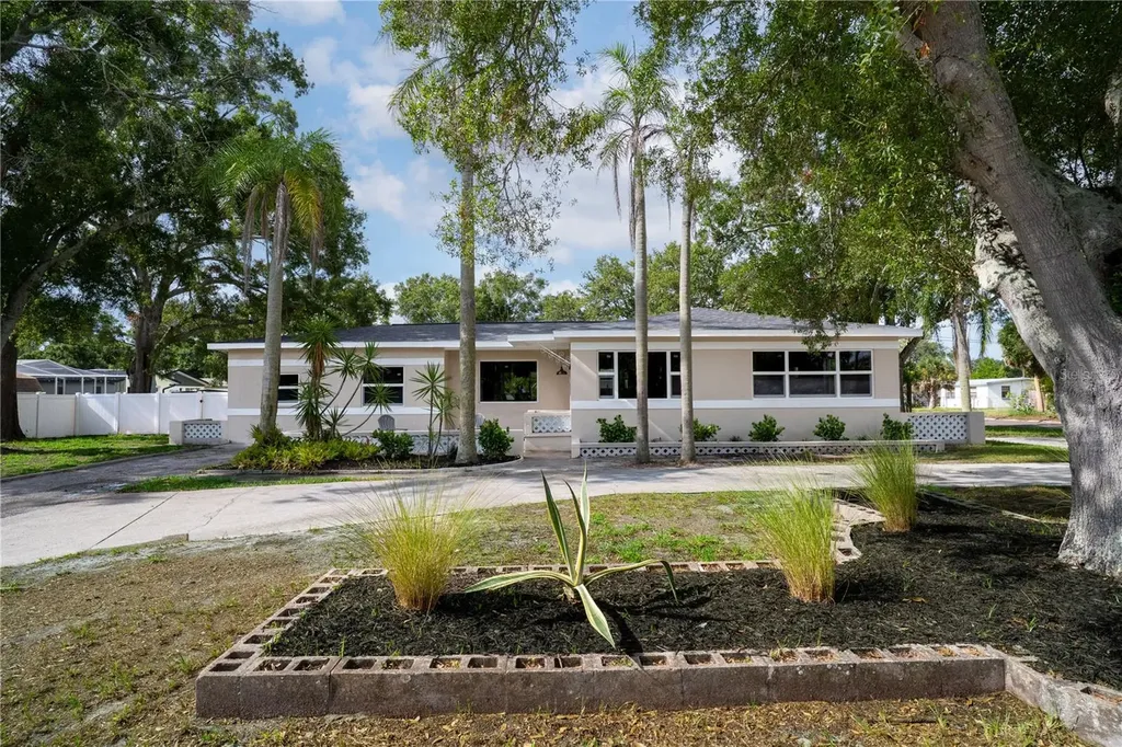 4566 28th Avenue N St Petersburg FL 33713