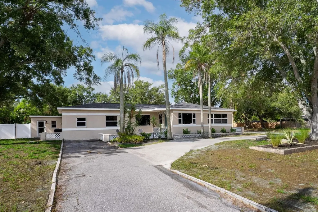 4566 28th Avenue N St Petersburg FL 33713