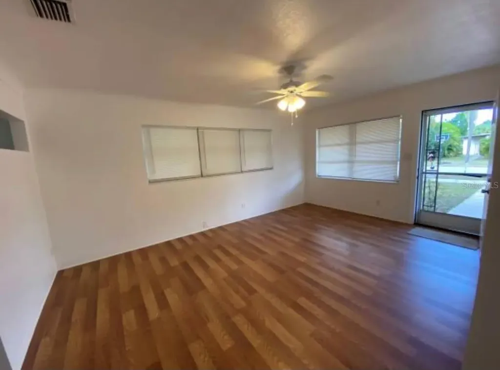 5744 2nd Avenue N St Petersburg FL 33710