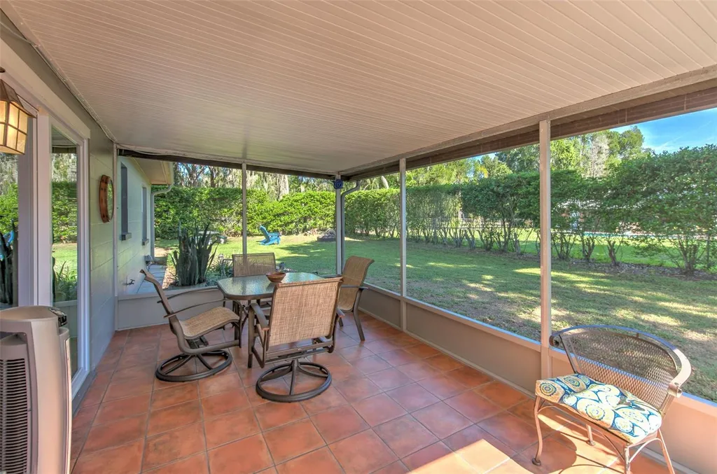 1712 Sakura Drive Valrico FL 33596