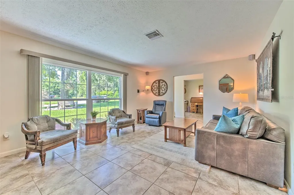 1712 Sakura Drive Valrico FL 33596
