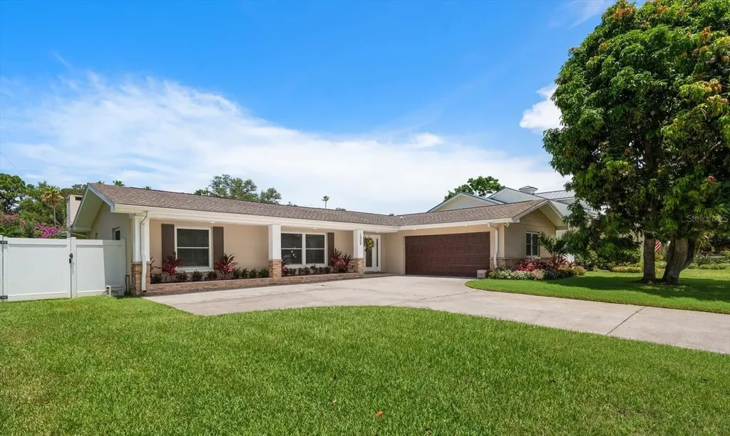 1320 Golf View Drive Belleair FL 33756