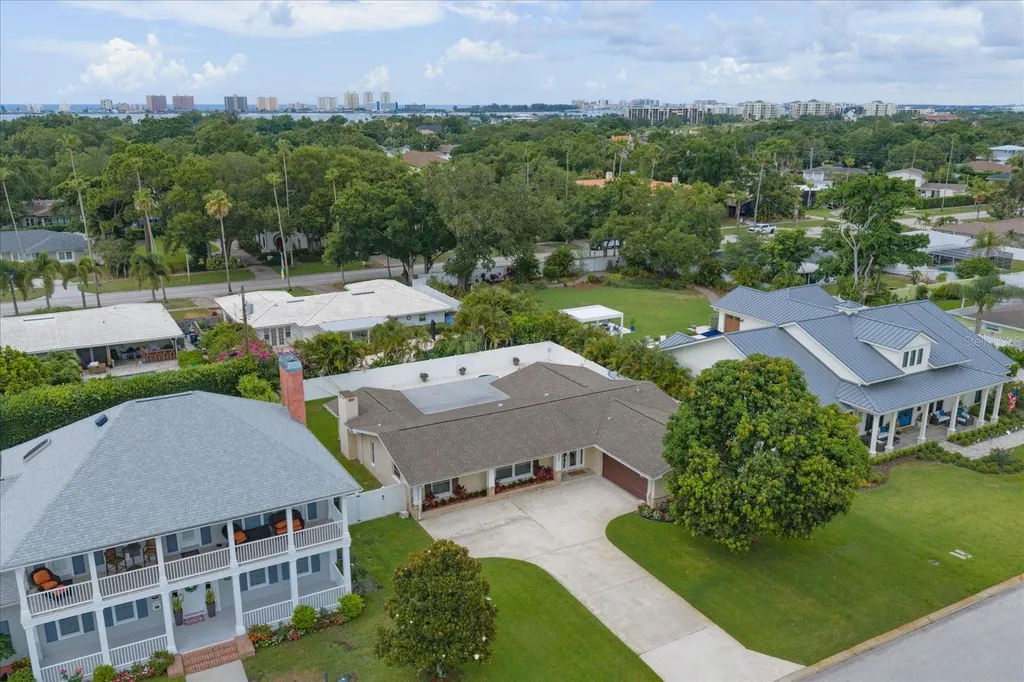 1320 Golf View Drive Belleair FL 33756