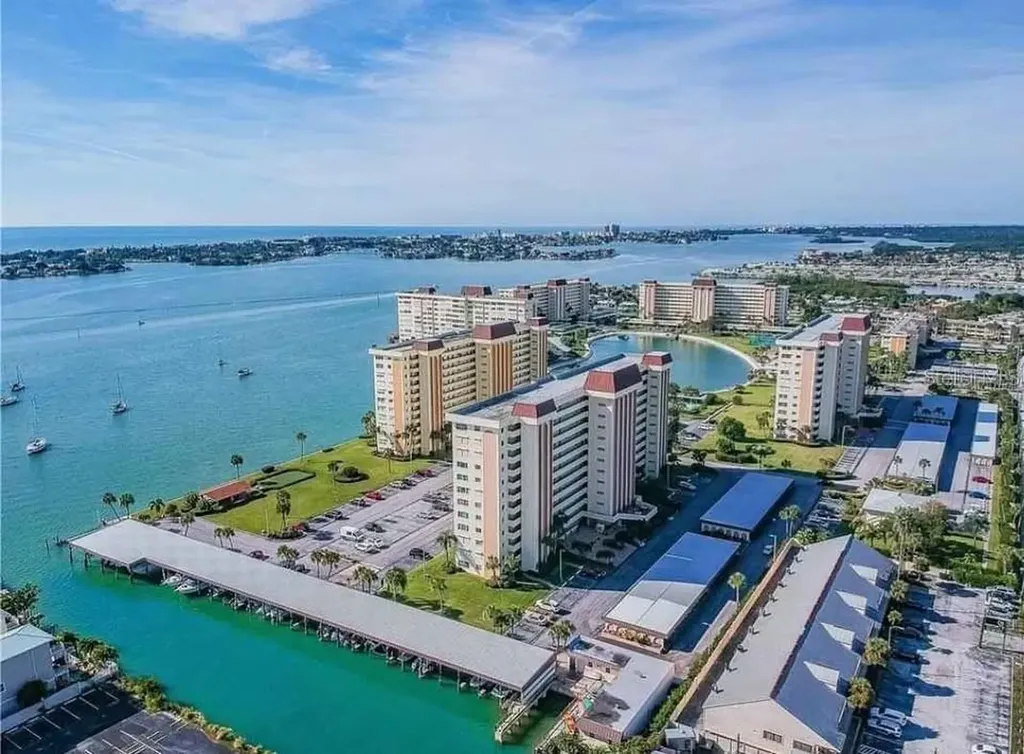 4550 Cove Circle St Petersburg FL 33708