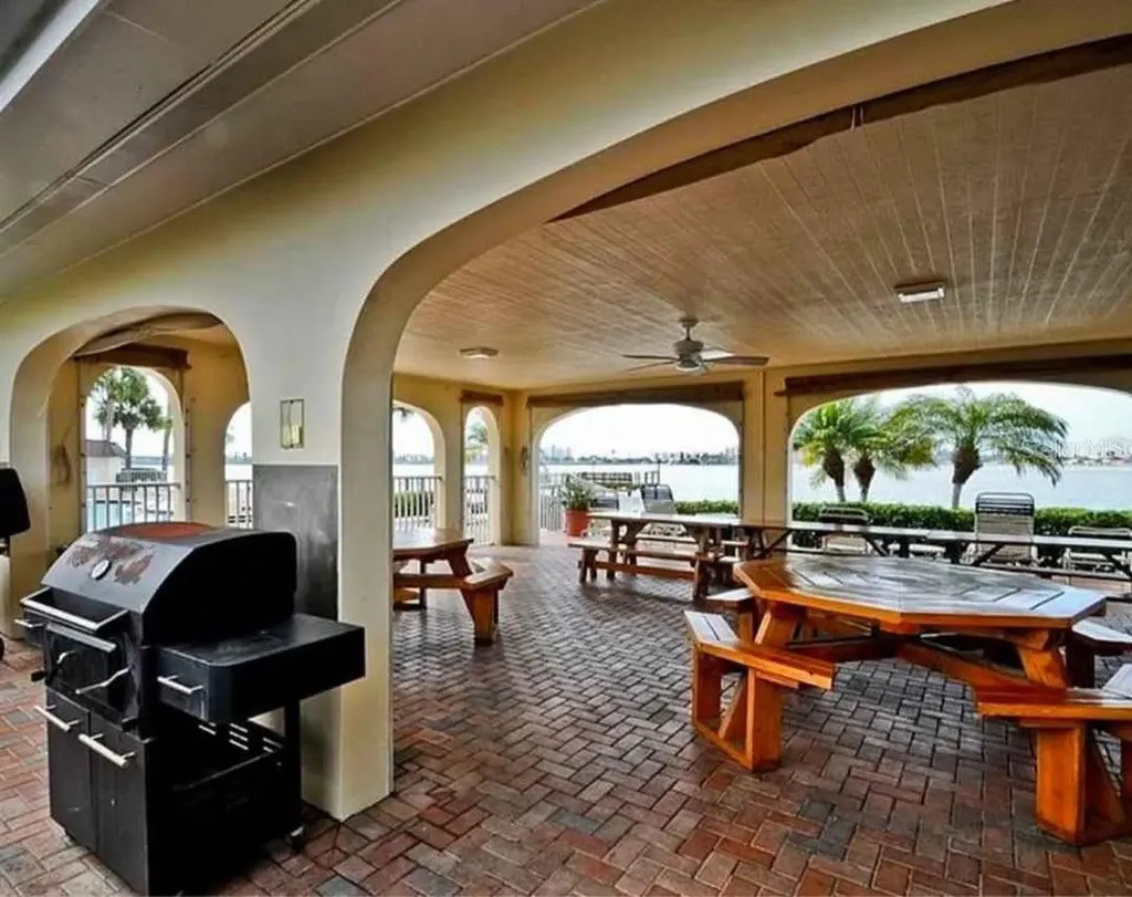 4550 Cove Circle St Petersburg FL 33708