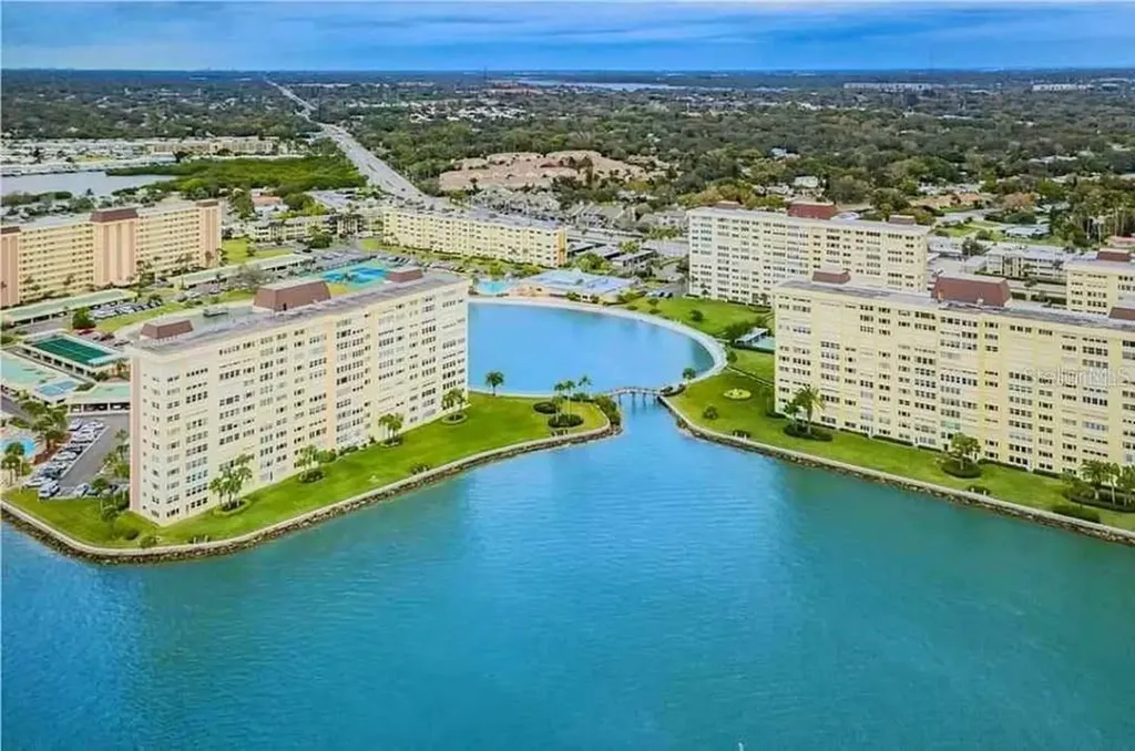 4550 Cove Circle St Petersburg FL 33708