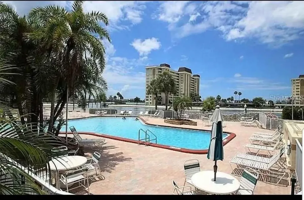 4550 Cove Circle St Petersburg FL 33708