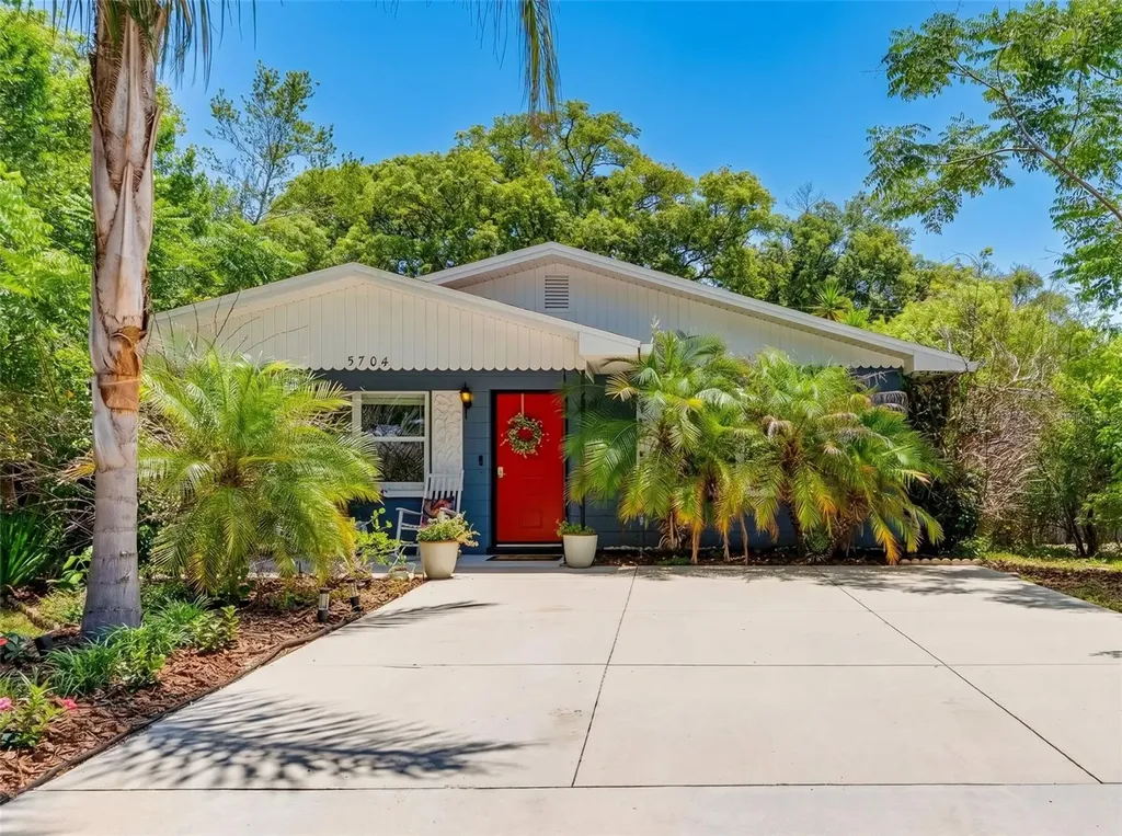 5704 13th Street Zephyrhills FL 33542