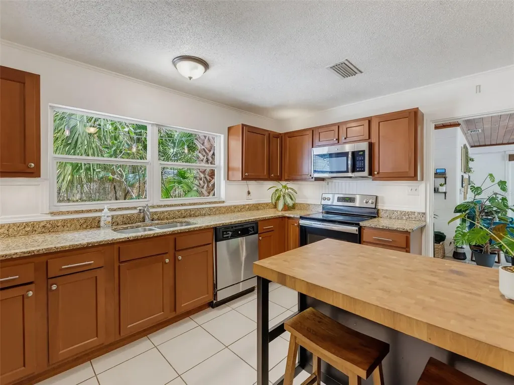 5704 13th Street Zephyrhills FL 33542