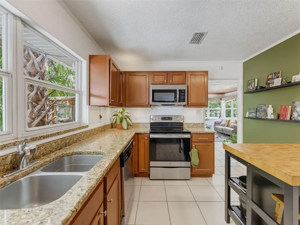 5704 13th Street Zephyrhills FL 33542