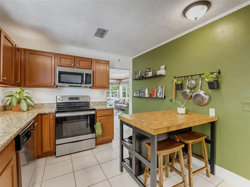 5704 13th Street Zephyrhills FL 33542