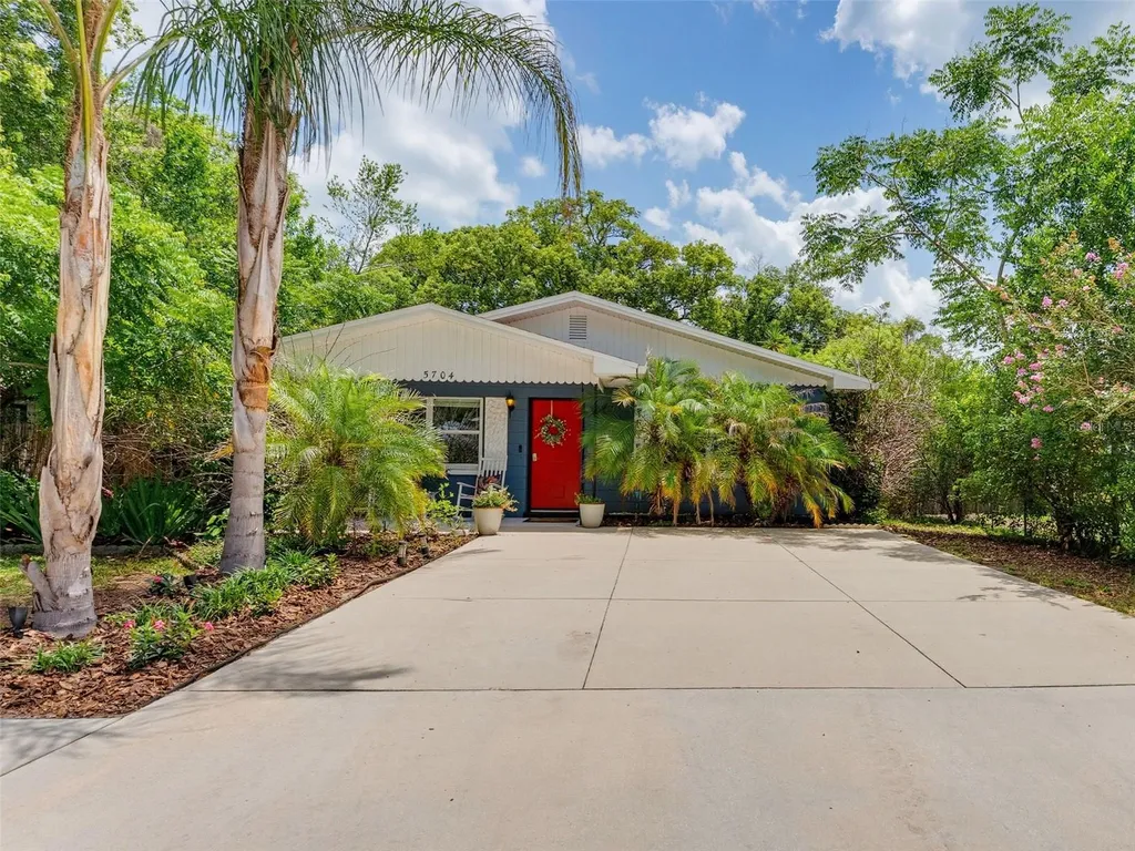 5704 13th Street Zephyrhills FL 33542