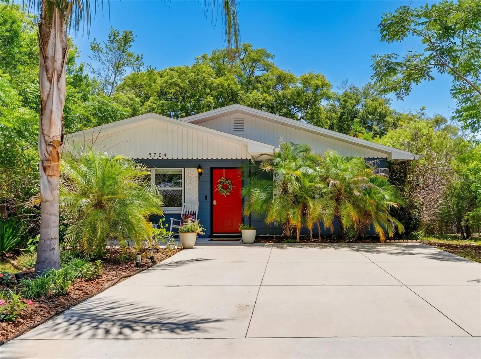 5704 13th Street Zephyrhills FL 33542
