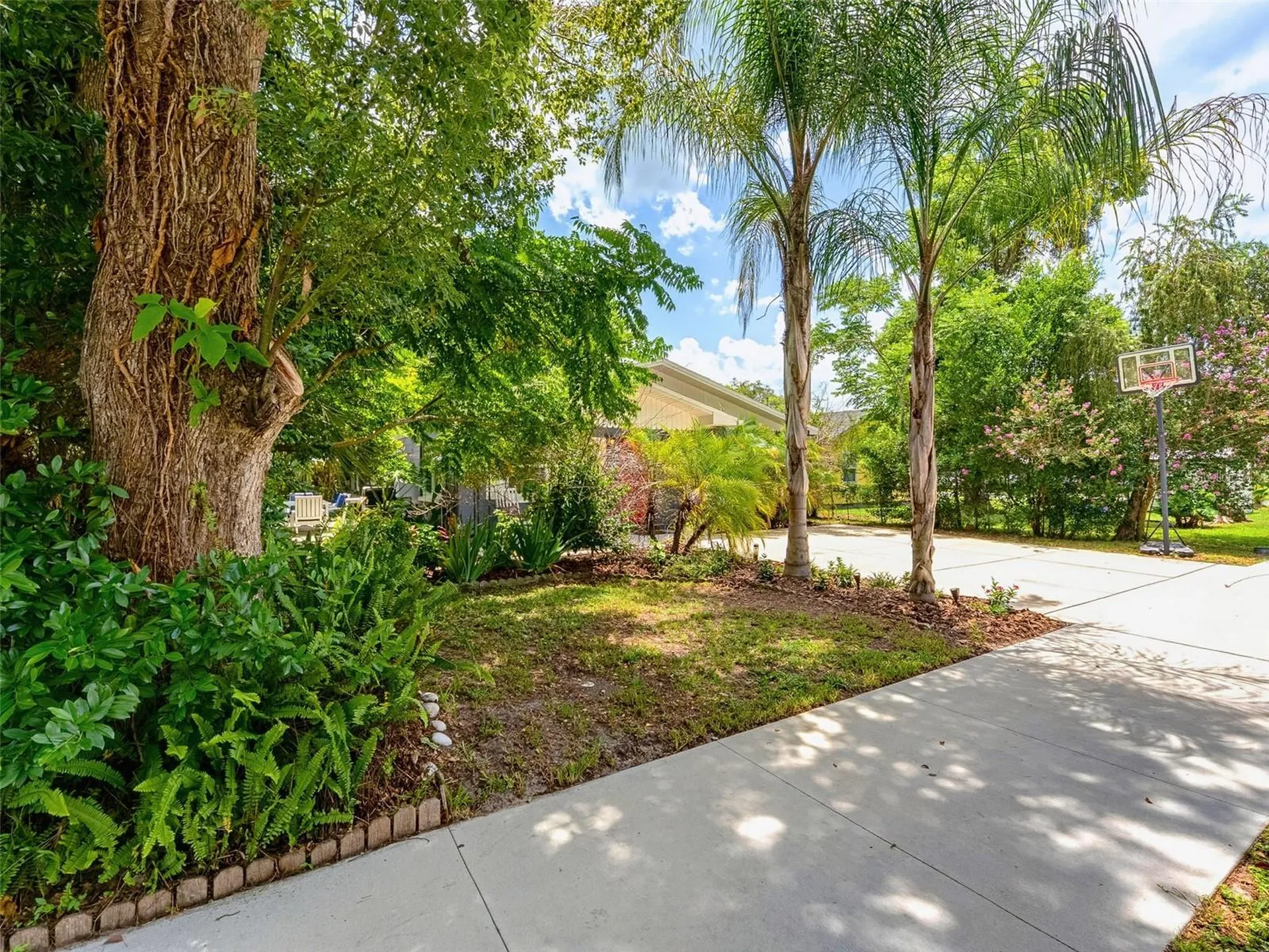 5704 13th Street Zephyrhills FL 33542
