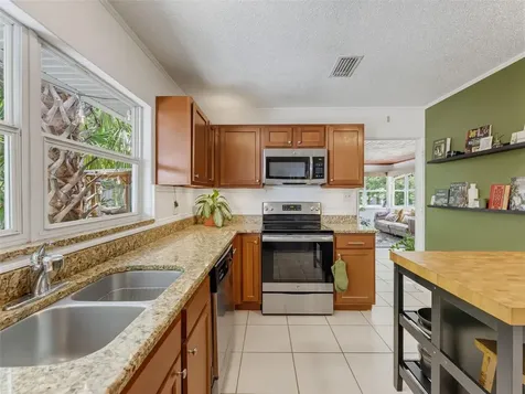 5704 13th Street Zephyrhills FL 33542