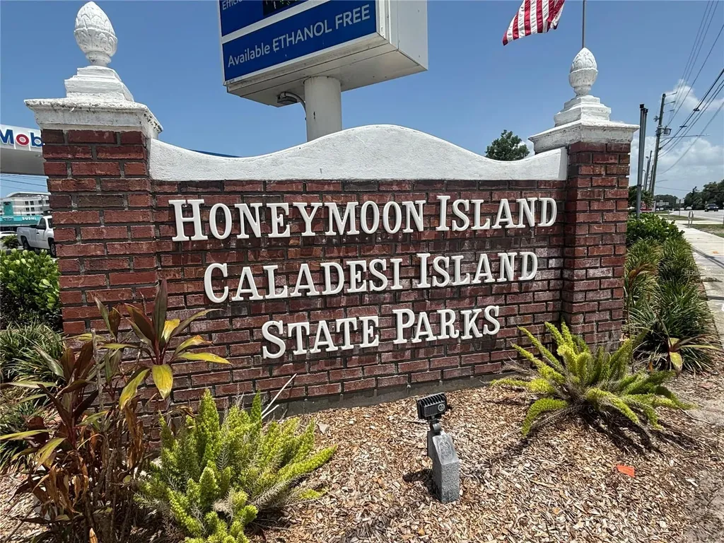 1515 Bayshore Boulevard Dunedin FL 34698