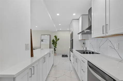 31 Island Way Clearwater Beach FL 33767
