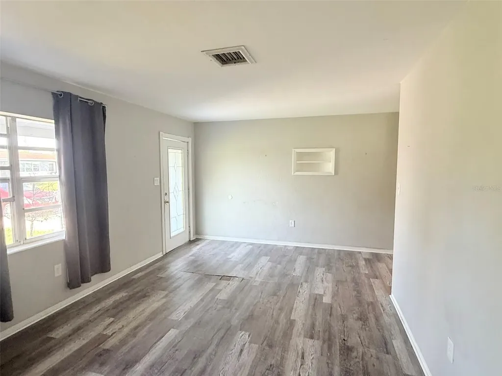 6041 43rd Avenue N St Petersburg FL 33709