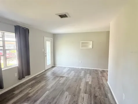 6041 43rd Avenue N St Petersburg FL 33709