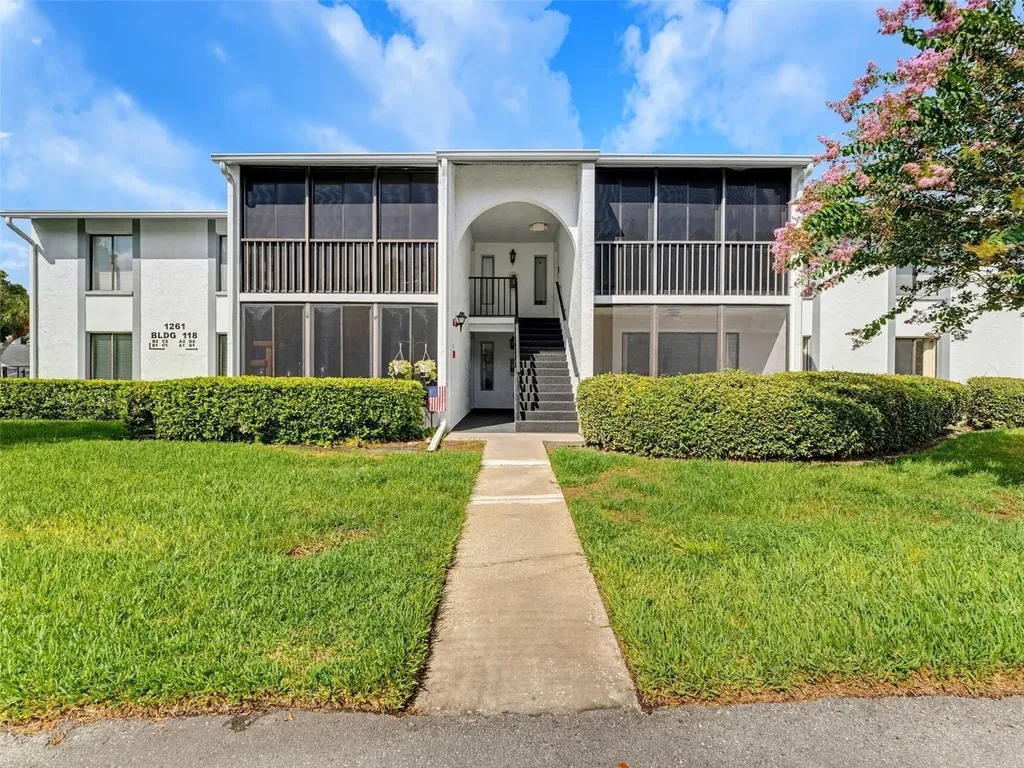 1261 Pine Ridge Circle W Tarpon Springs FL 34688