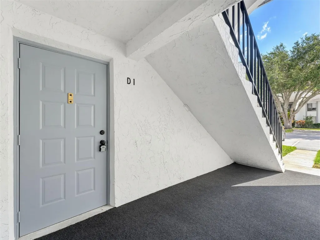 1261 Pine Ridge Circle W Tarpon Springs FL 34688